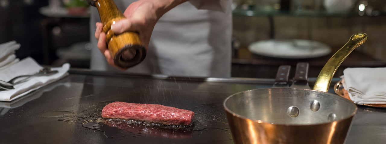 Seasoning meat